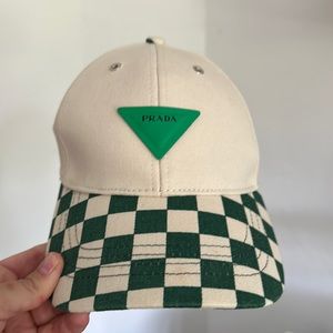 Checkered dark green hat